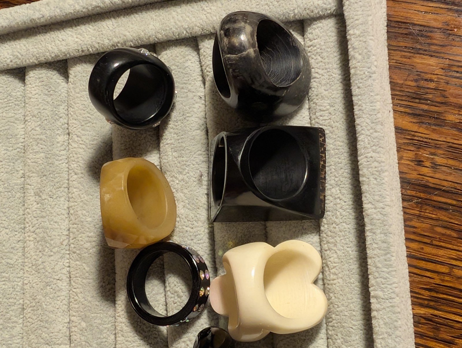 11 Vintage Handmade Bakelite Lucite Stone Wood Black Coral Rings! Various Sizes!