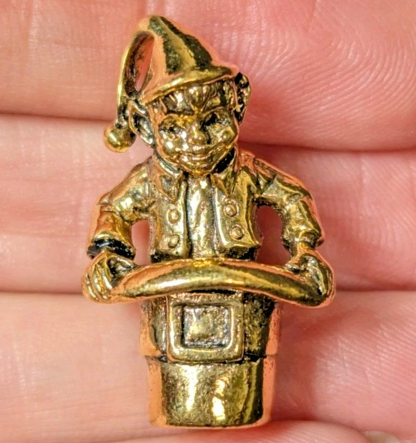 Vintage 1984 Franklin Mint Gold Tone Lucky Leprechaun Charm Pendant NO NECKLACE