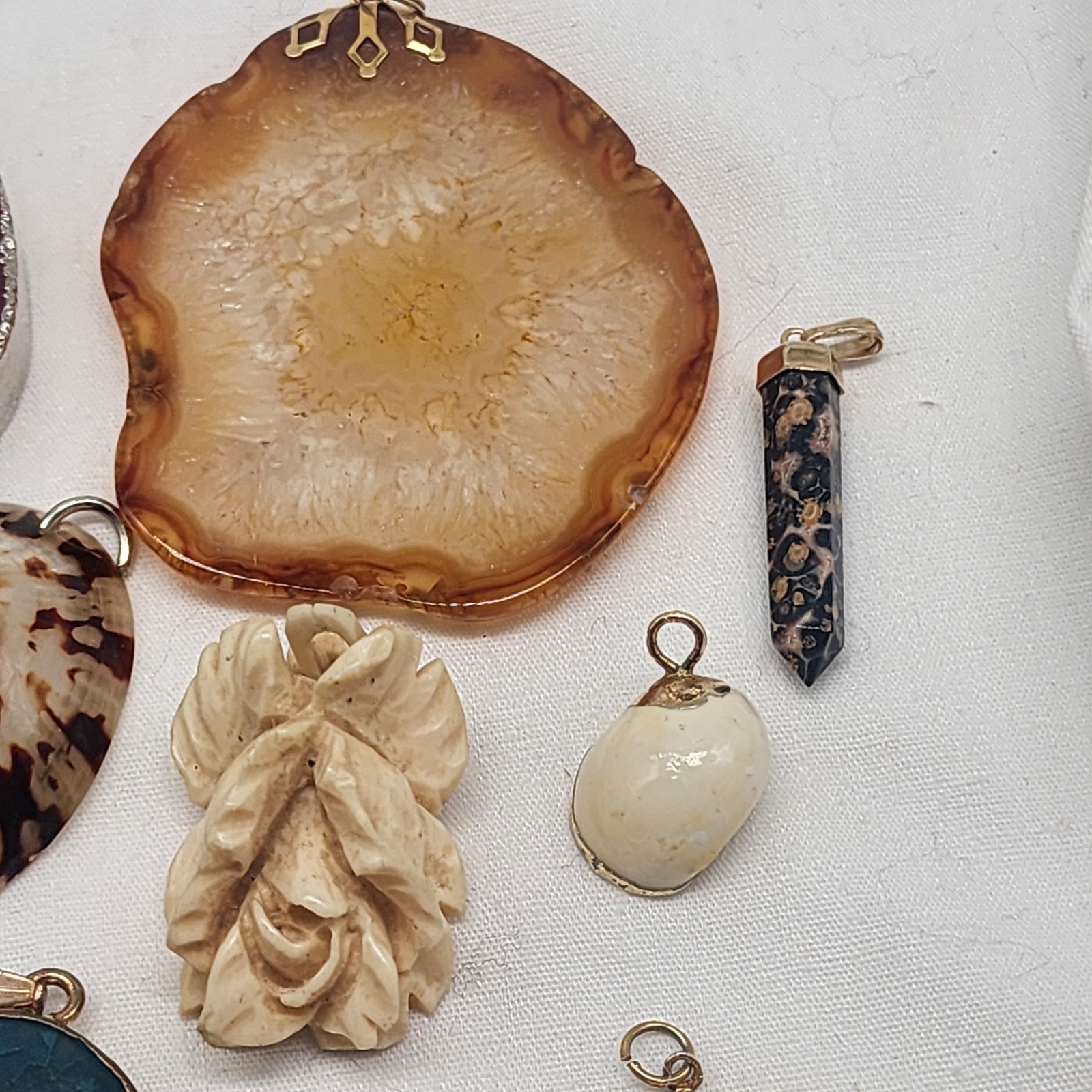 VTG pendant lot stones, shell and glass Mixed Metals lot of 10 Pendants