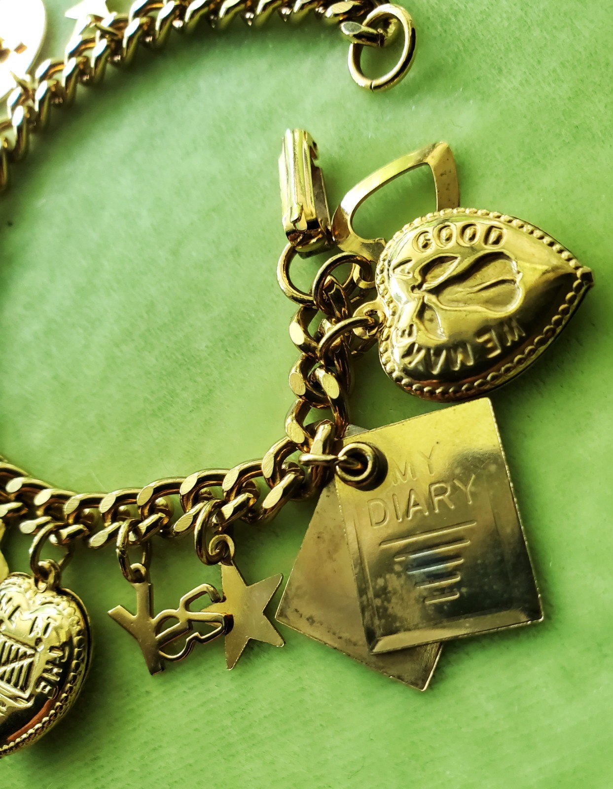 Vintage MCM Coro-style Charm Bracelet Gold Tone 15 Charms Chain Link 7″