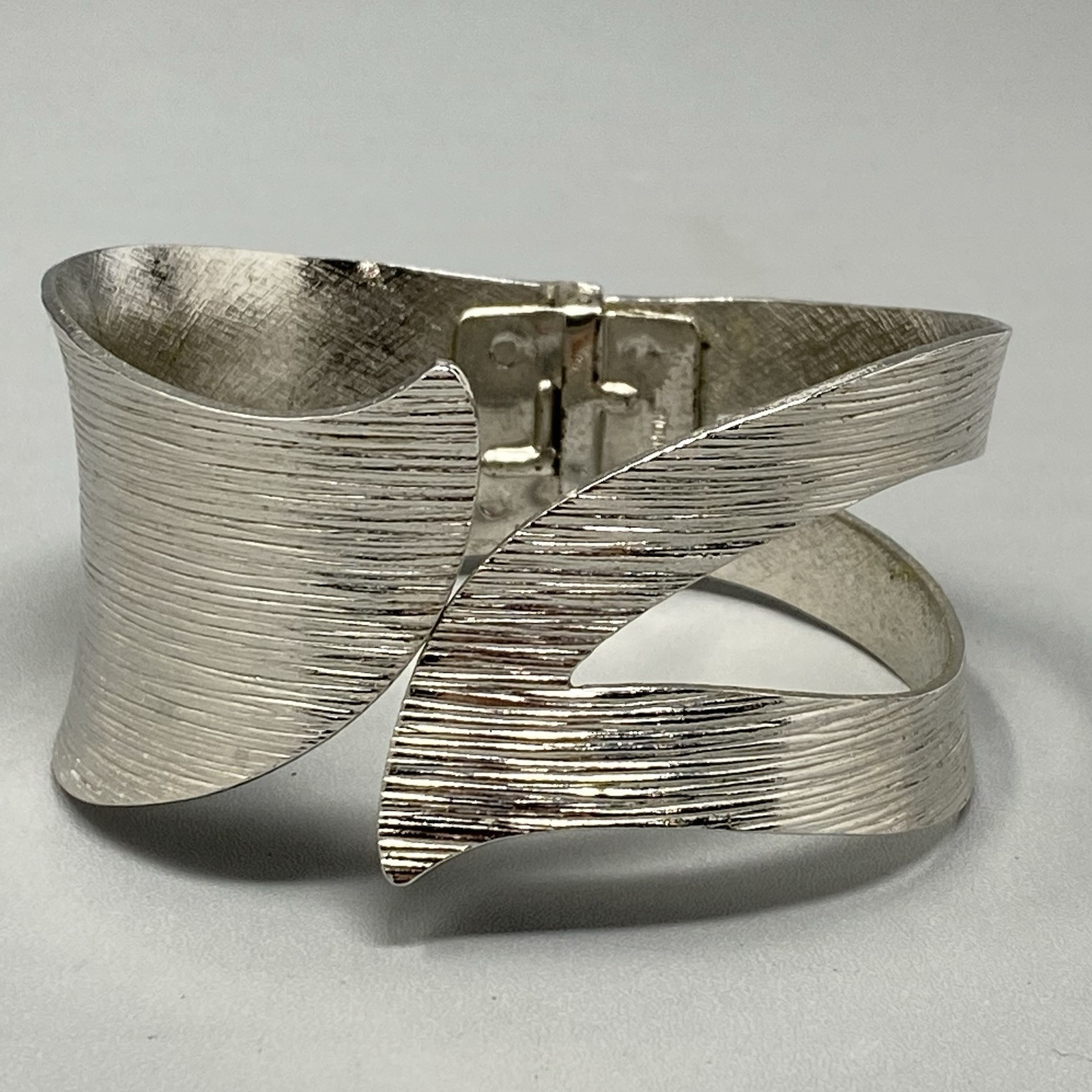 Emmons Clamper Bracelet Bangle Brushed Silver Tone Wide Open Side Hinge Vtg 7″