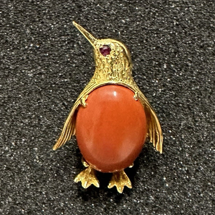Vintage MERRIN 18K Yellow Gold Ruby Eye Penguin Brooch Pin Signed Orange Jasper