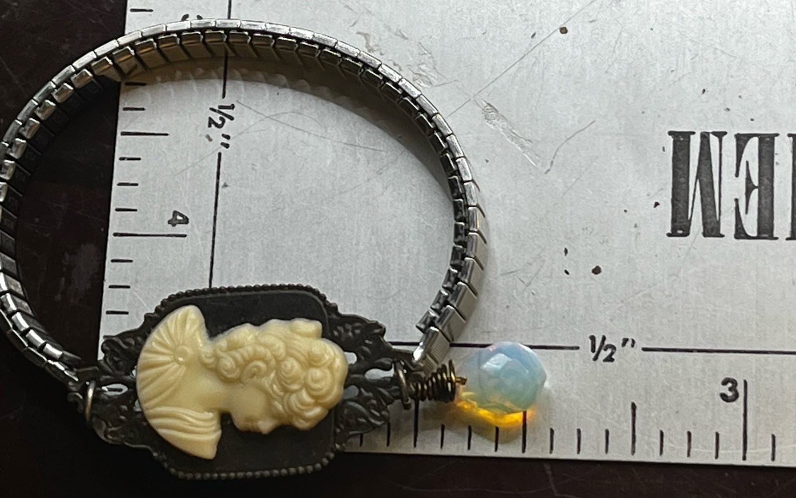 VTG. Cameo & Opalescent Bead OOAK Stretch Band Silver & Brass Tone Bracelet USA