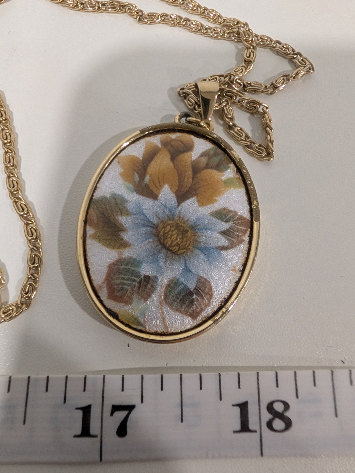 Vintage 1978 Sarah Coventry Spring Bouquet Gold Tone Flower Pendant Necklace