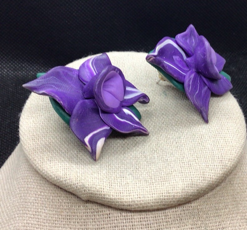 Vintage Costume Large Acrylic Purple White & Green Floral Drop Earrings H264
