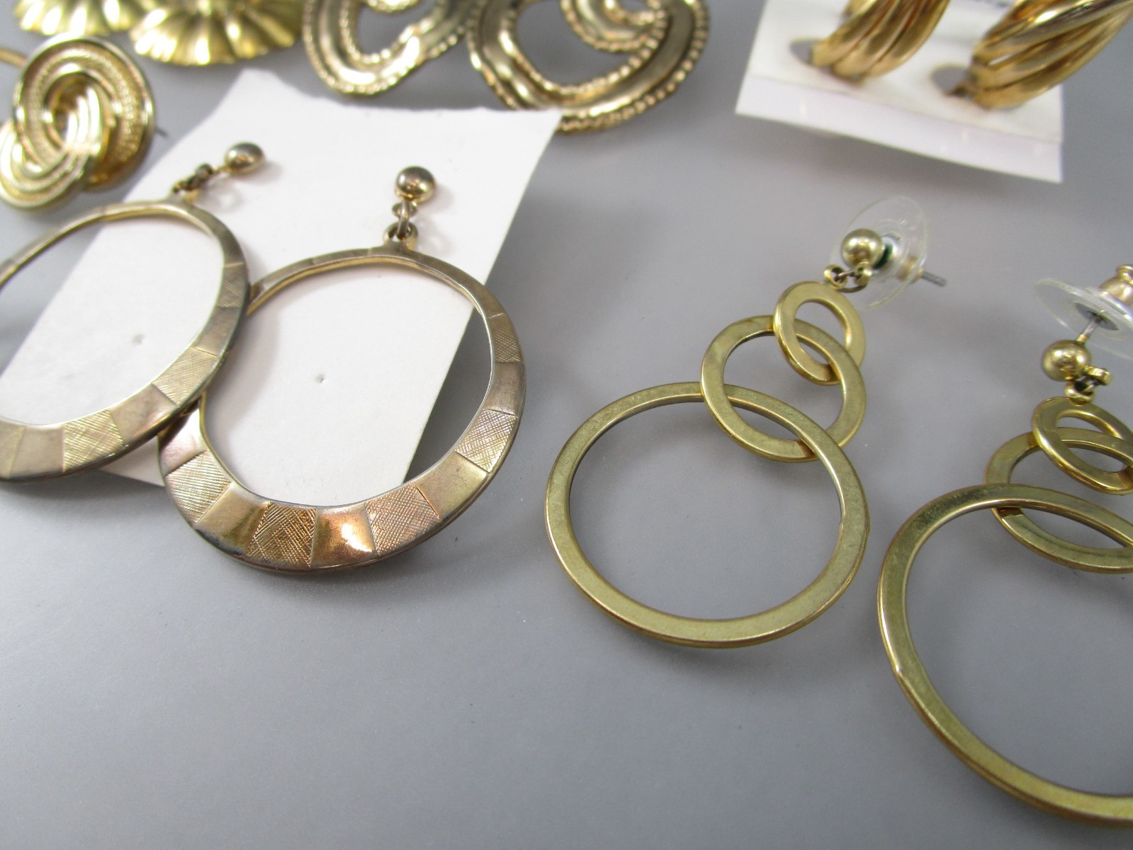 Vtg Mod Retro Varying Colors & Multi Styles LOT of 7 Post Pierced Earrings 151R
