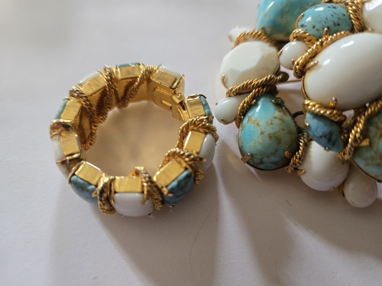 Vintage Vogue Jlry Brooch Pin & Earrings Set Domed Chain Gold Tone Accents