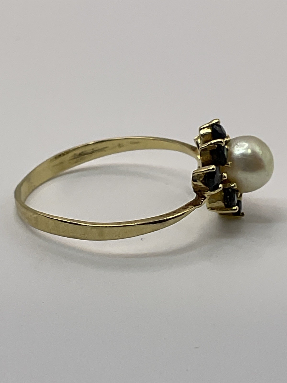 VINTAGE HANDMADE Solid 14K Yellow Gold White Pearl & Blue Sapphire Ladies Ring