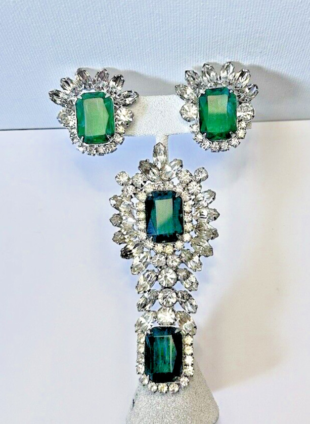 Vintage Juliana Silver Tone Flawed Emerald Crystal Rhinestone Brooch & Earrings