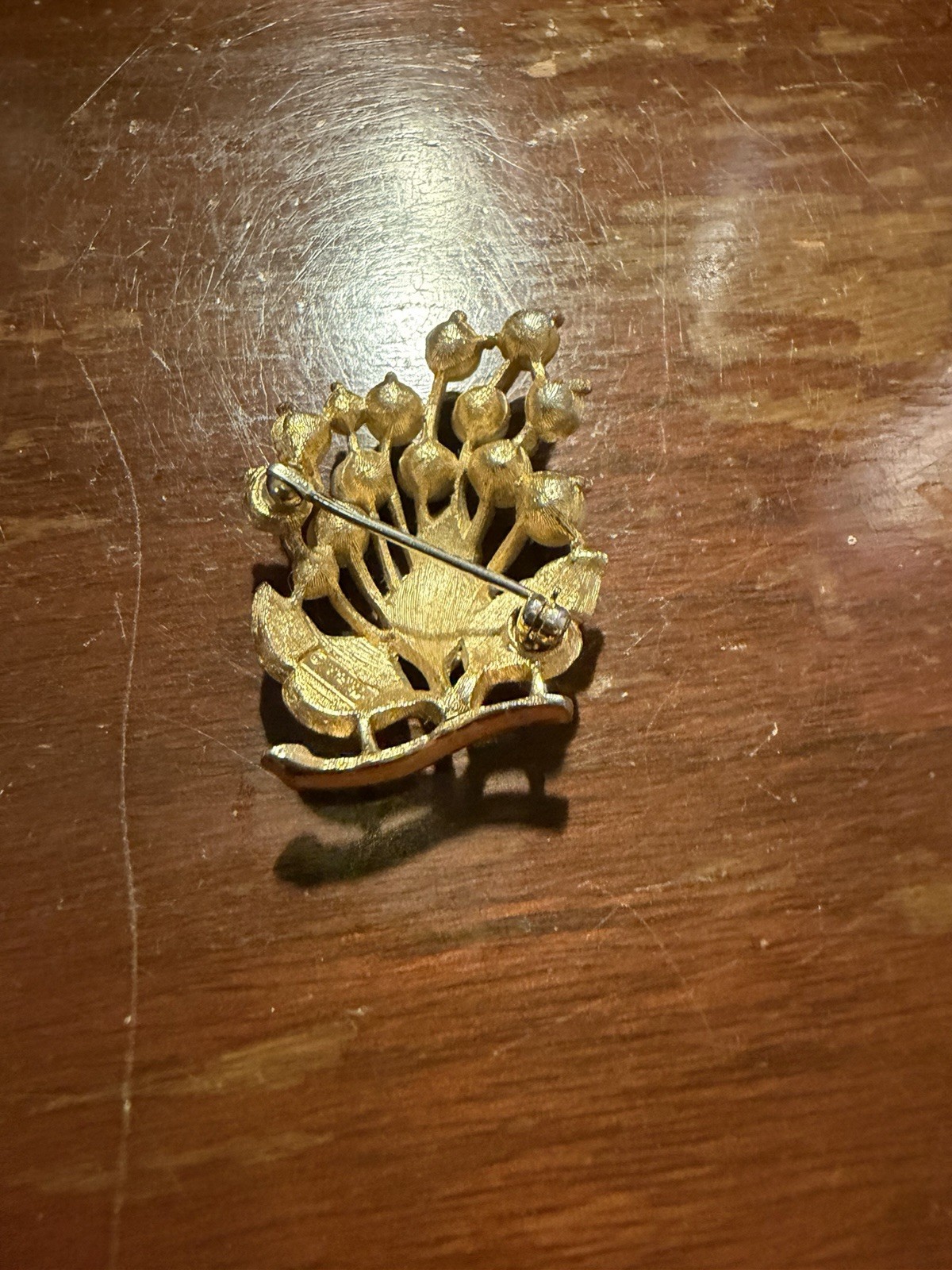 Vintage Crown Trifari Gold toned leaf brooch/pin