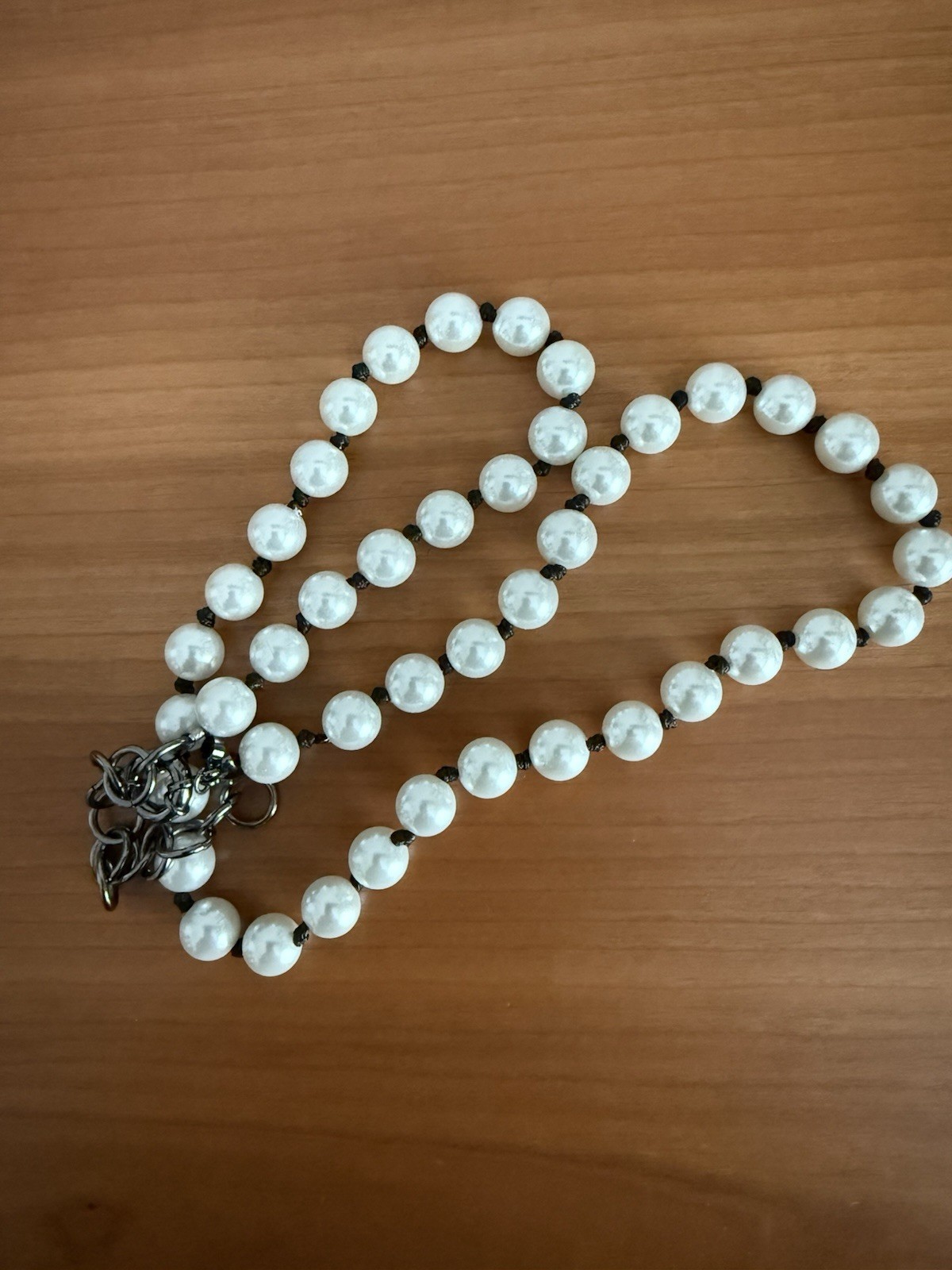 “JOHN WIND “ LUSTROUS WHITE FAUX PEARLS BEADS HAND KNOTTED NECKLACE 24”