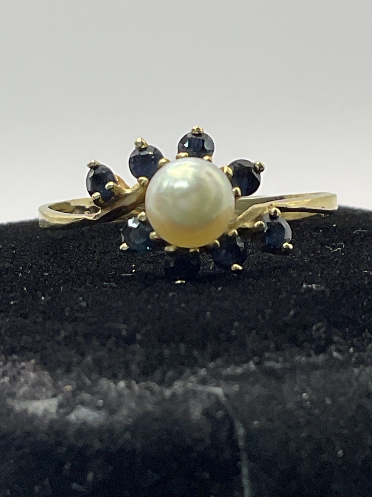 VINTAGE HANDMADE Solid 14K Yellow Gold White Pearl & Blue Sapphire Ladies Ring
