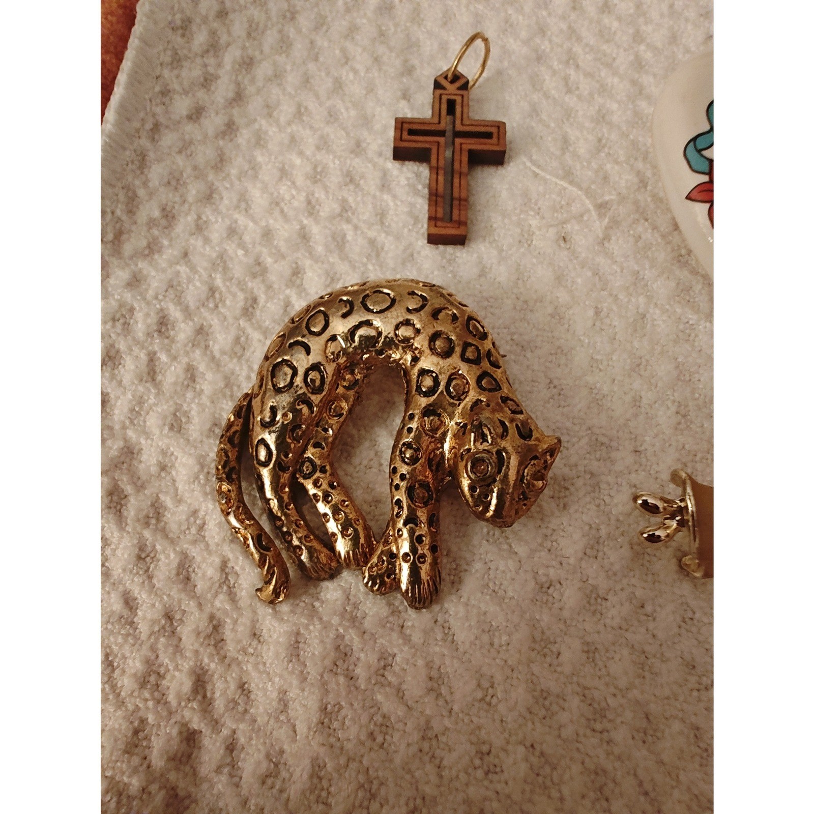 Pins and Pendants Mixed Lot Leopard, Angel, Carriage, Cross, Jesus, umbrella