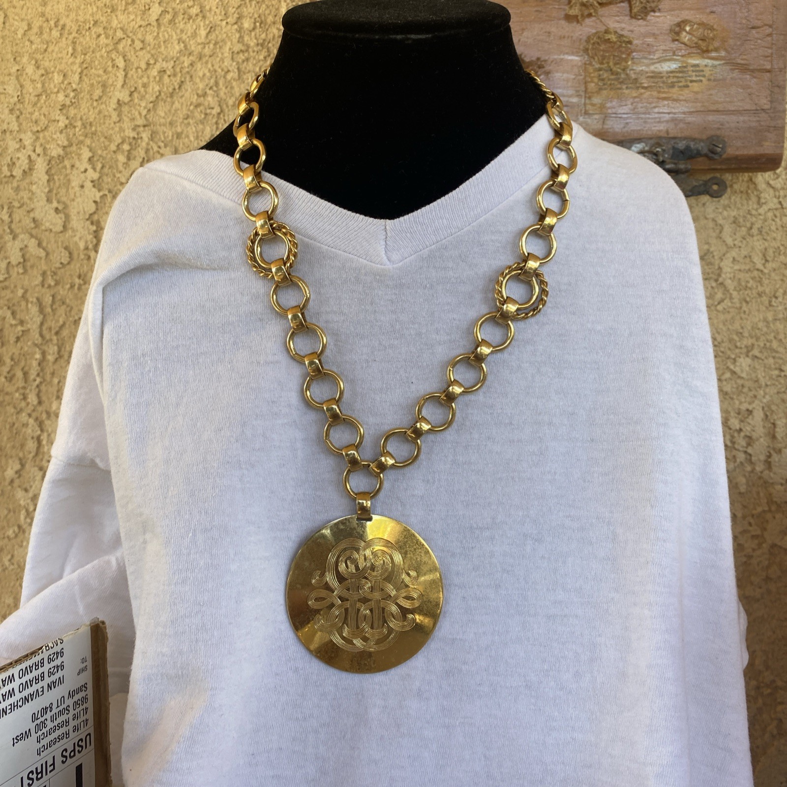 1980s Monet Gold Tone Circle Locket Pendant Chain Necklace