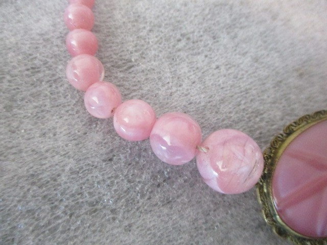VINTAGE PINK GLASS 14K YELLOW GOLD BEAD CHOKER NECKLACE – 16.5″