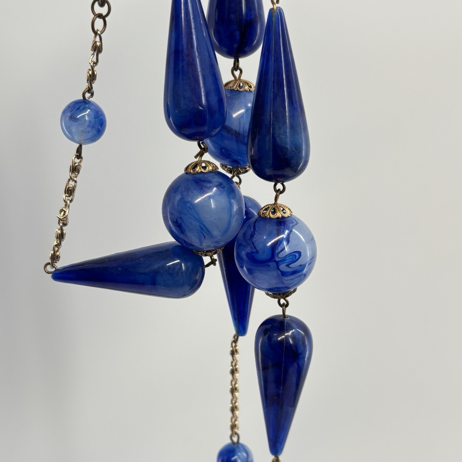 VTG Necklace Gold Tone Blue Marbled Beads 26″ Modern Art Nouveau Style
