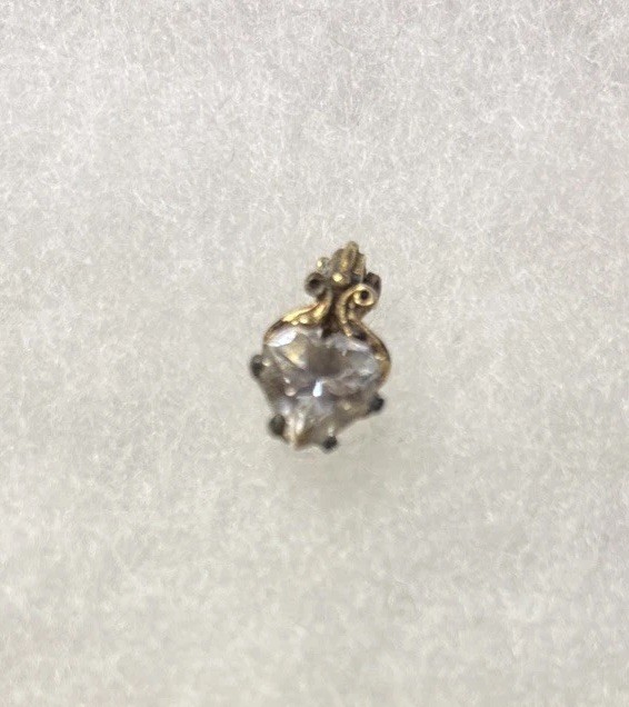 Lovely Vintage Old Fashioned Heart Shaped Solitaire Necklace Pendant