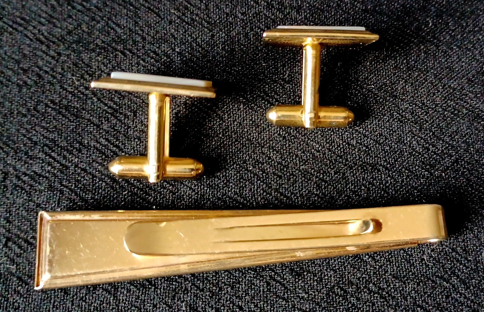 Elegant VTG Mother of Pearl Square Gold Tone Cuff Links Coordinating Tie Clip