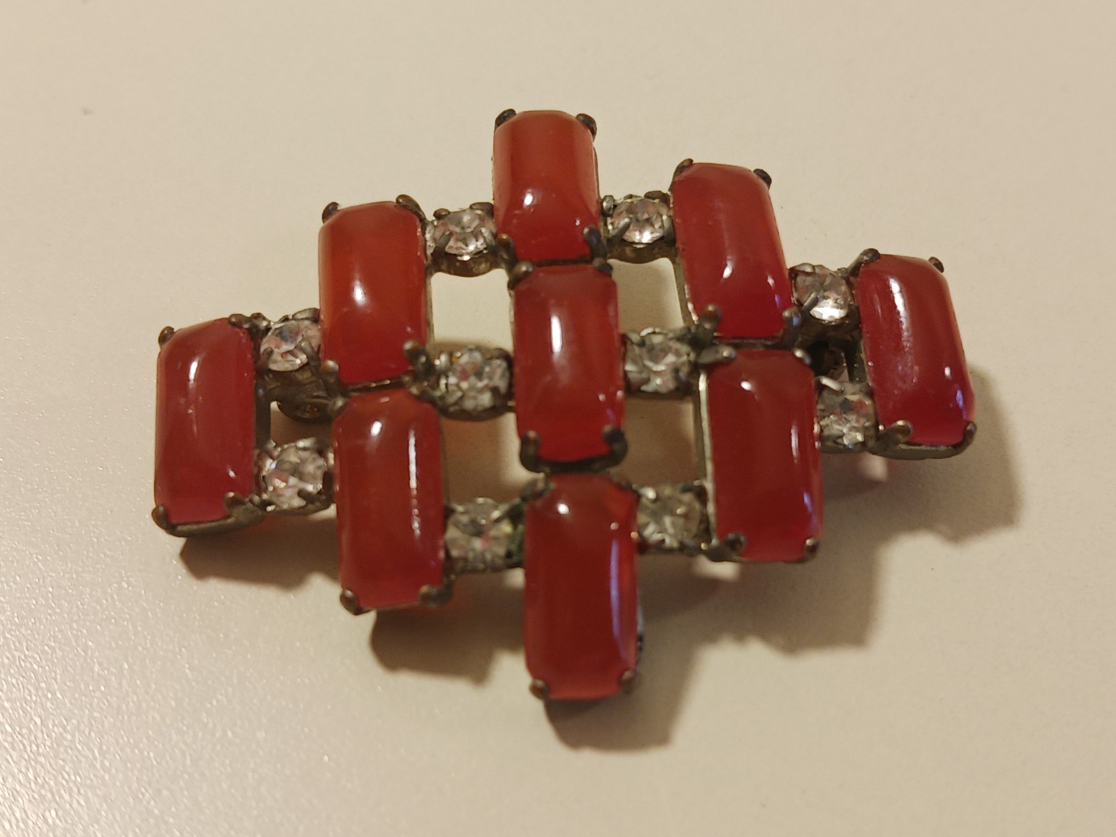 Vintage Art Deco Red Carnelian Agate Brooch Pin Rhinestone Silver Tone Grid Desi