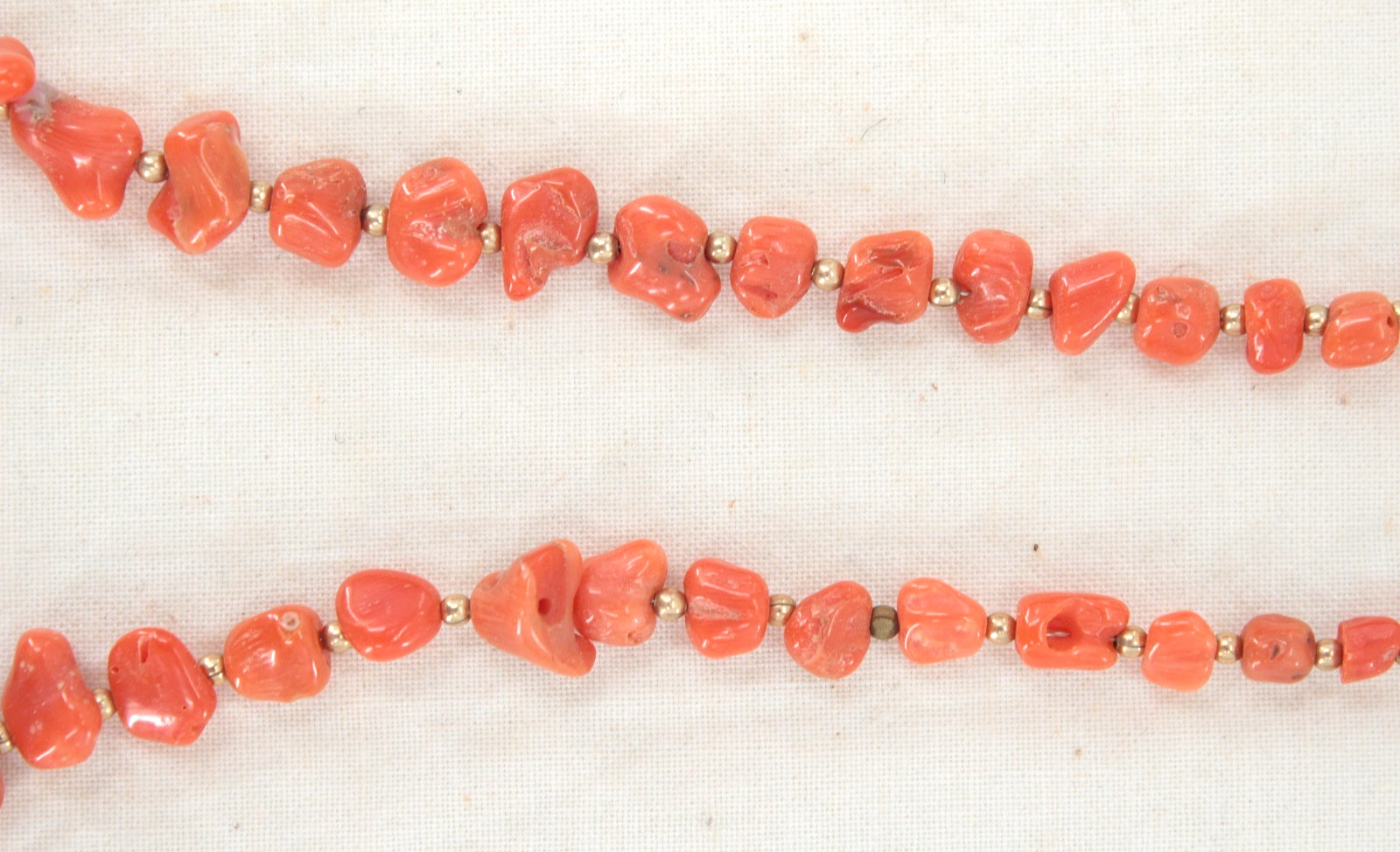 VTG Women’s Light Salmon Colored Coral Beaded Necklace 20 Inches 19 Grams