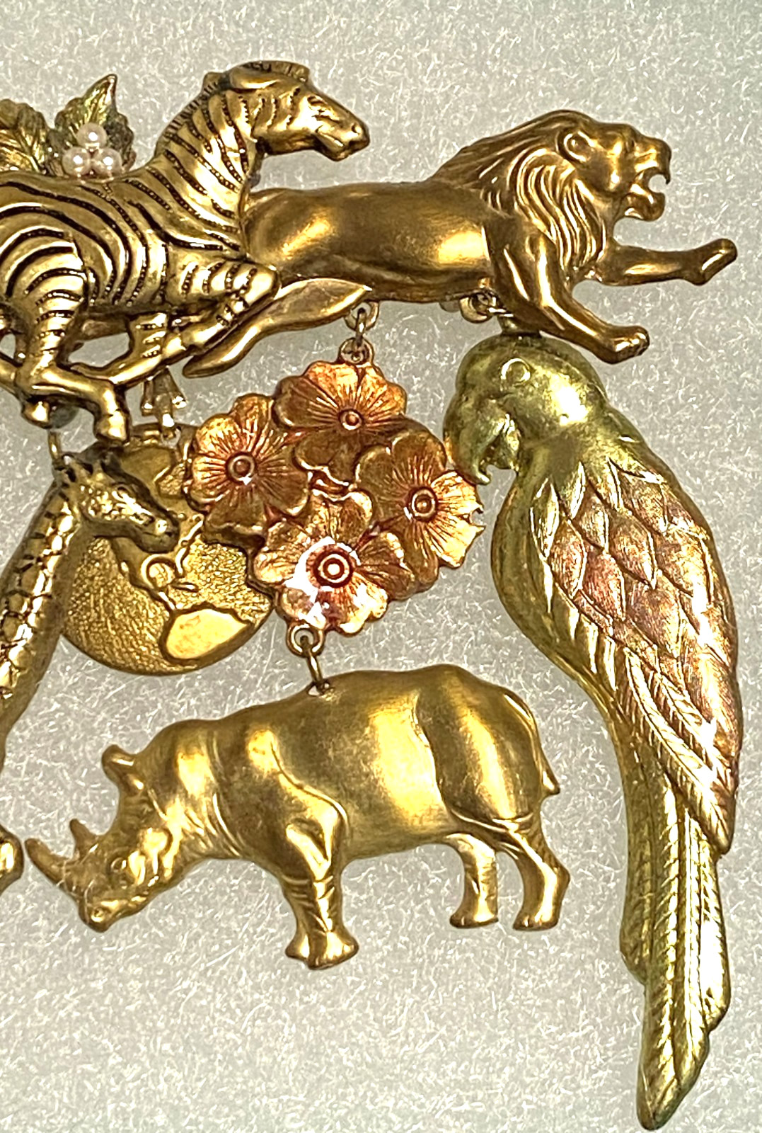 Vintage Lovely Safari Animal Dangling Brooch