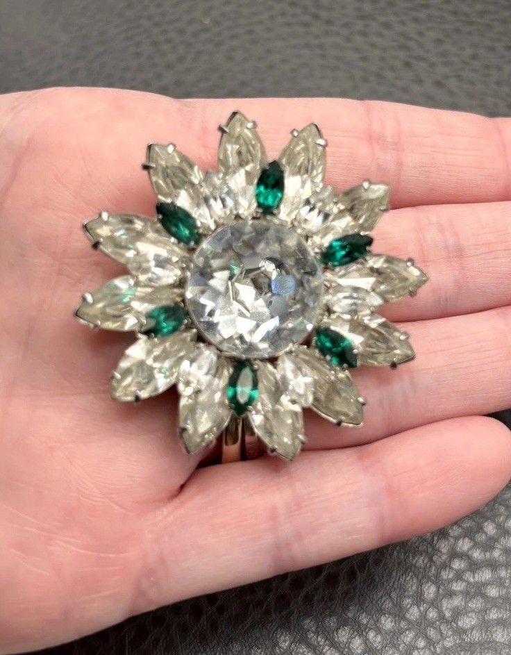 Vintage Emerald Green & Clear Crystal Rhinestone Flower Brooch Pin High End