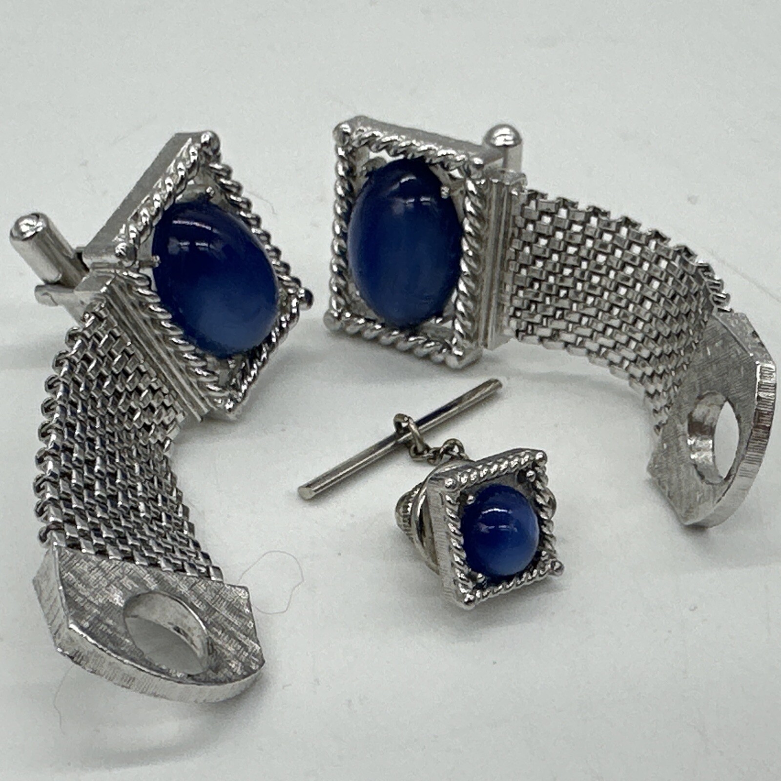 Vtg SWANK SilverTone Cuff Links & Tie Clip Blue Cabochon Stones Wrap around Mesh