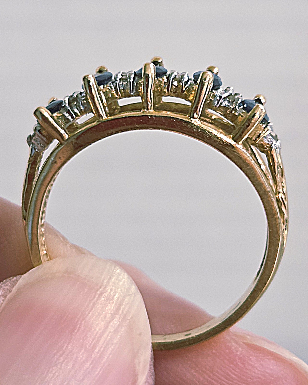 Vtg 14K Gold Ring Marquise Blue/Violet Stones Clear Stone Accents Size 6.5 2.6g
