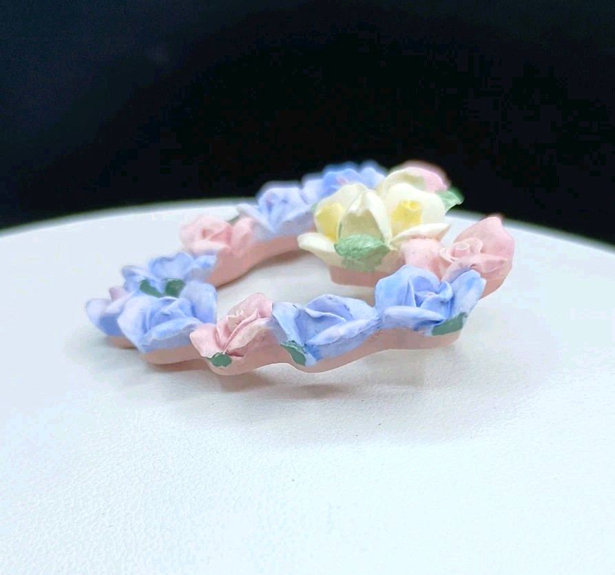 Vintage Avon HEARTS and ROSES Brooch Pin Porcelain Pastel Flowers 2″
