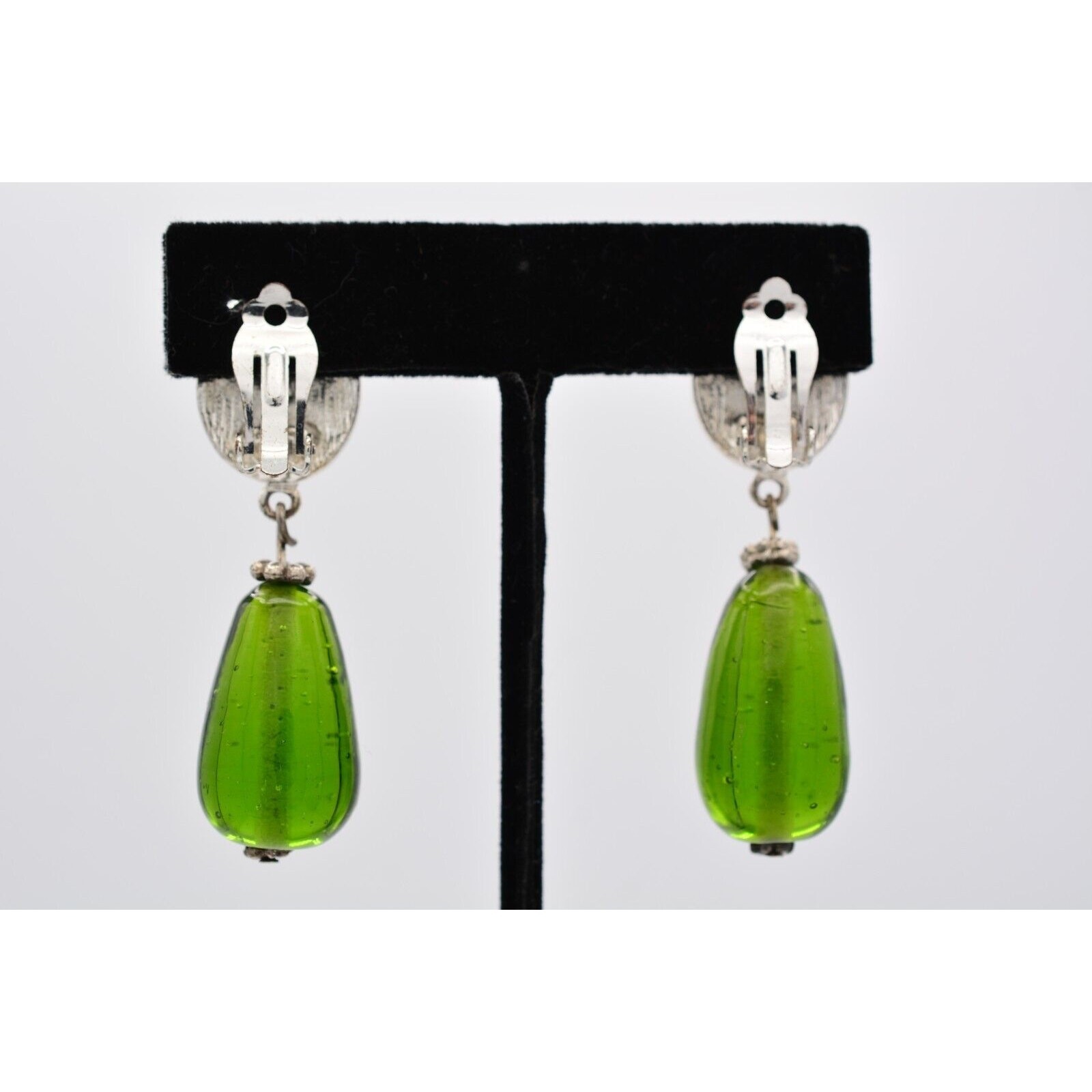 Vintage Dangle Clip On Earrings Green Glass Drop Silver Tone Chunky 1990s BinAK