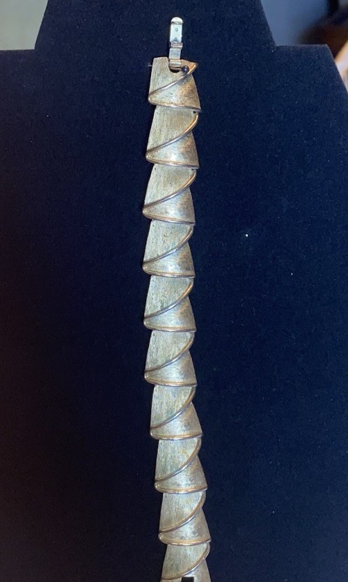 Vintage Trifari Gold Tone Ribbon Bracelet Unique