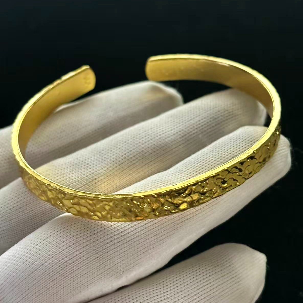 Golden Shinning Cuff Bracelet Bangle Gold-tone marked 999, 7.5 ich (adjustable)