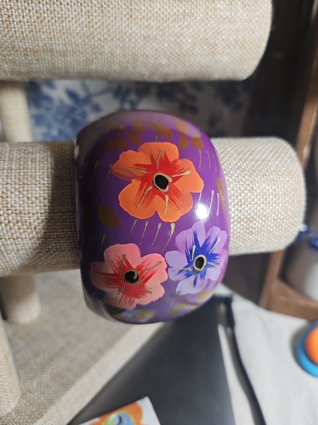 VINTAGE PAINTED PURPLE GREEN WHITE FLOWER WIDE CHUNKY BANGLE BRACELET