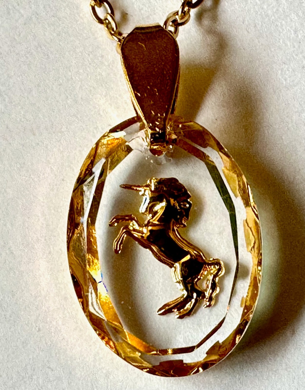 VINTAGE INTAGLIO GOLDEN unicorn GLASS pendant 3/4 OF 1″ NECKLACE 18″ GOLD PL