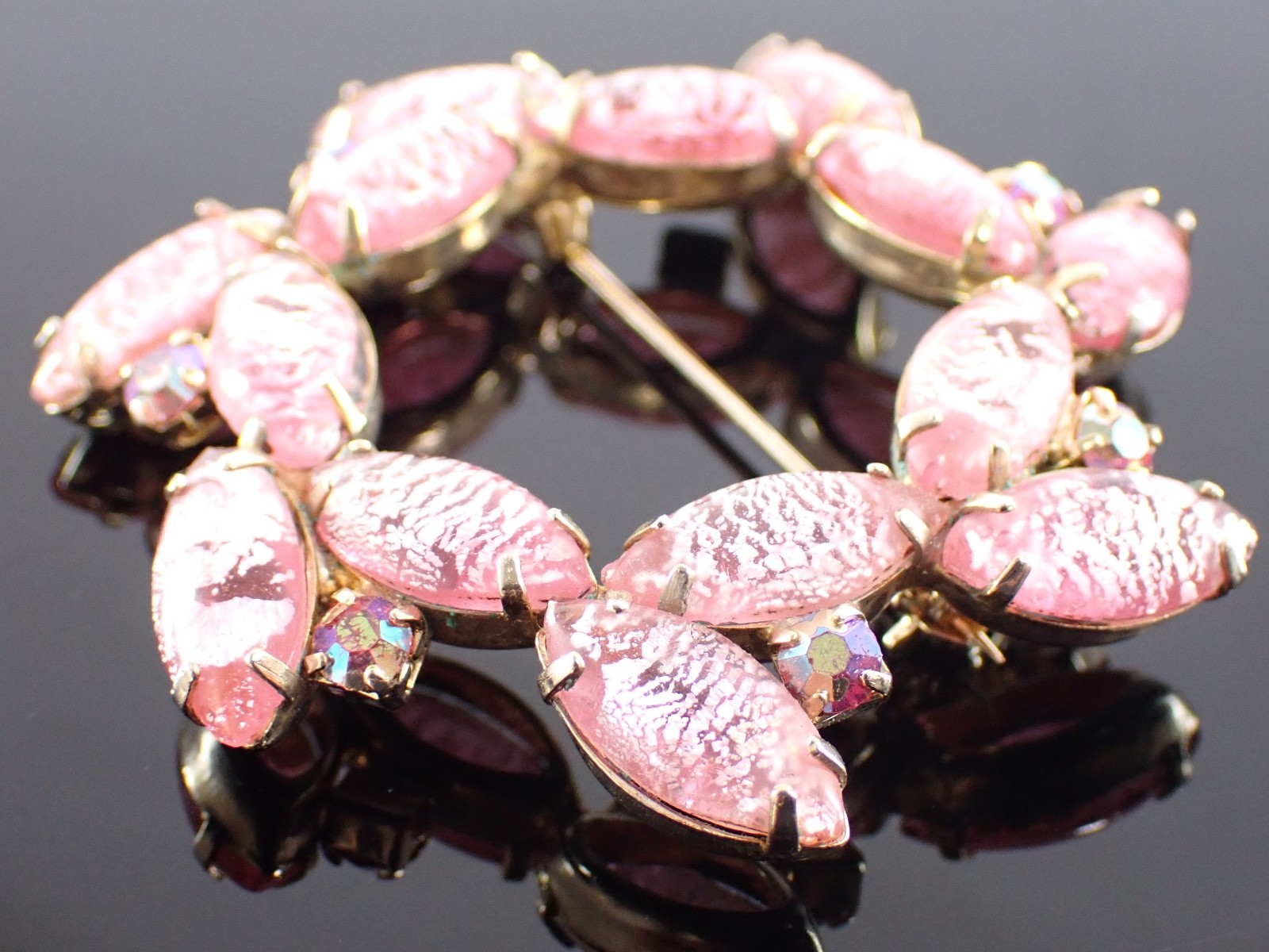 Vintage Pink Foiled Glass Wreath Brooch Gold Tone Rhinestones 2″