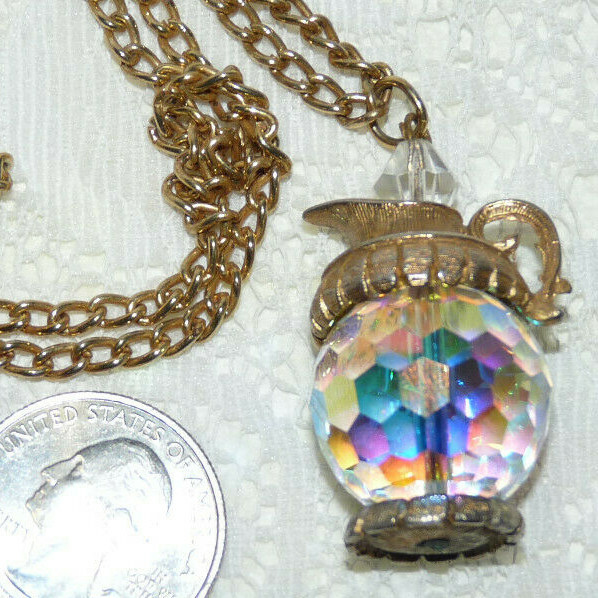 Lovely Vintage Gold Tone Crystal Water Jar Pendant/Necklace MM39