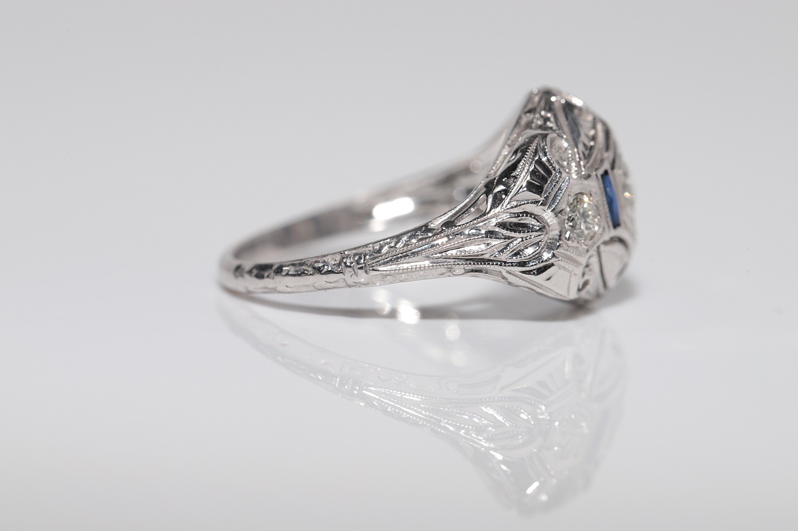 Antique Circa 1920s Art Deco 18k Gold Natural Diamond And Sapphire Ring