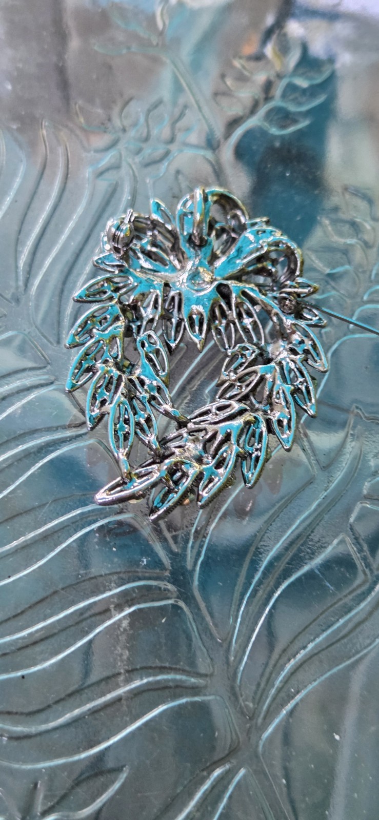 Vintage Juliana DeLizza Elster Wreath Brooch Smoky Gray Clear Rhinestone Pin DE