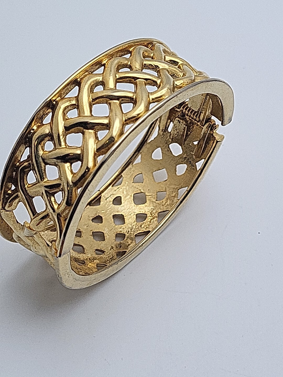 Vtg Oval Open Work Gold Tone Hinged Clamp Bracelet Bangle 6.5″