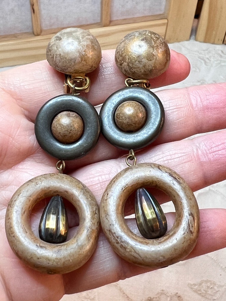 Vintage Wooden Circle Earrings Clip ON Modernist Style Brown Lightweight 3″L