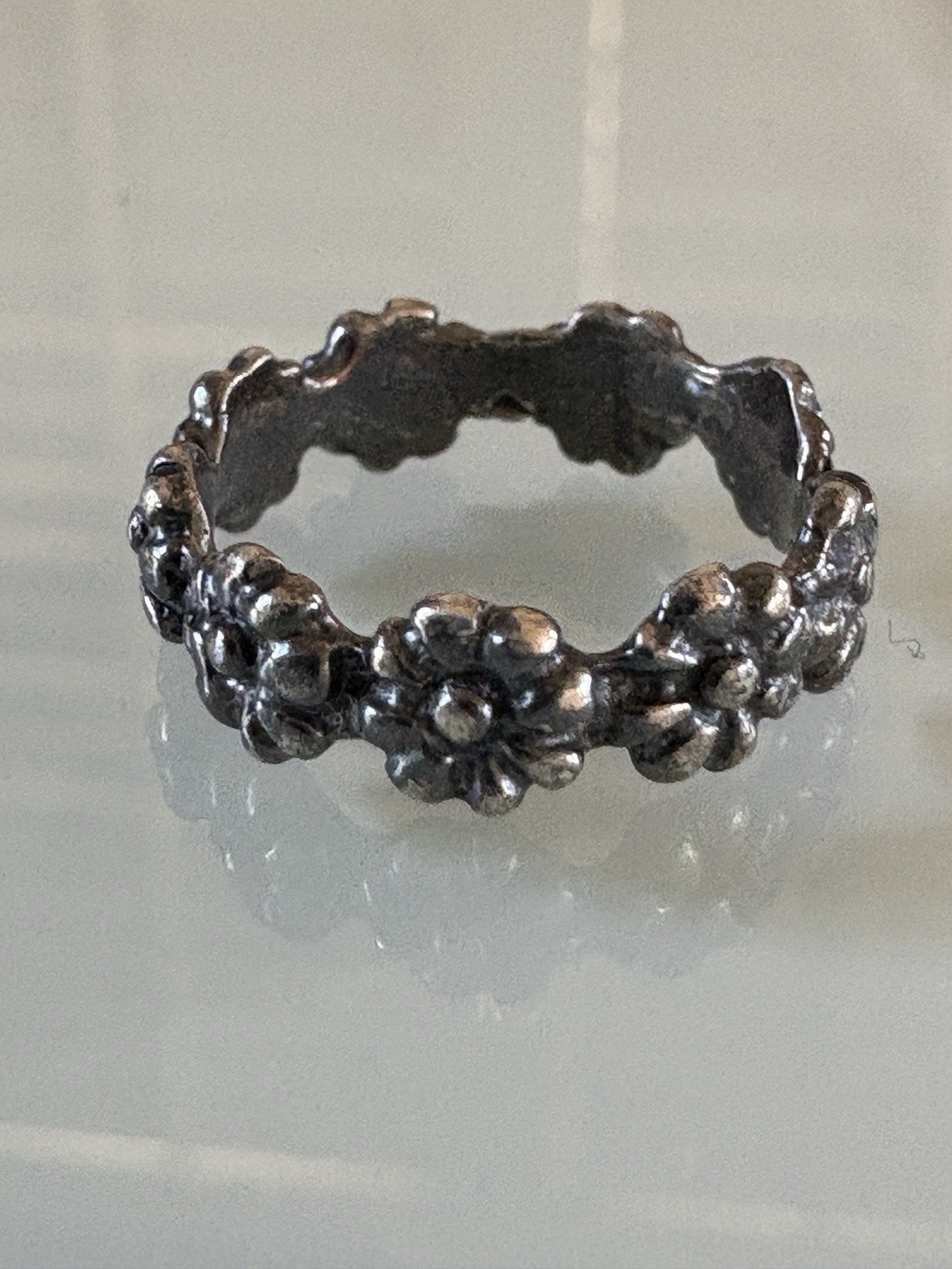 Vintage Sterling Silver Daisy Band Ring Size 4.25” Dainty 2.79 Grams
