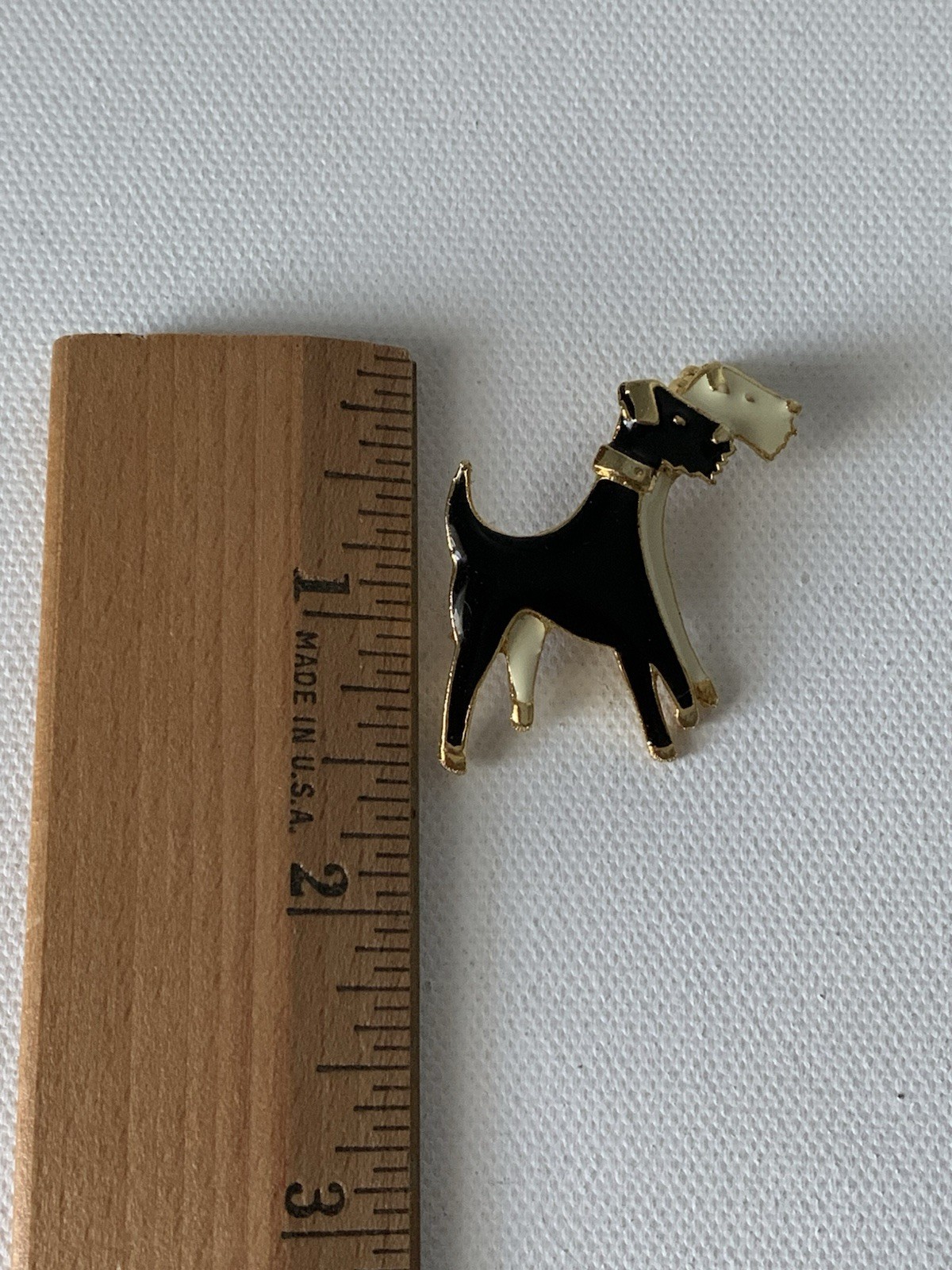 Vintage Airedale Terrier Dog Black Cream Enamel Gold Tone Brooch Pin