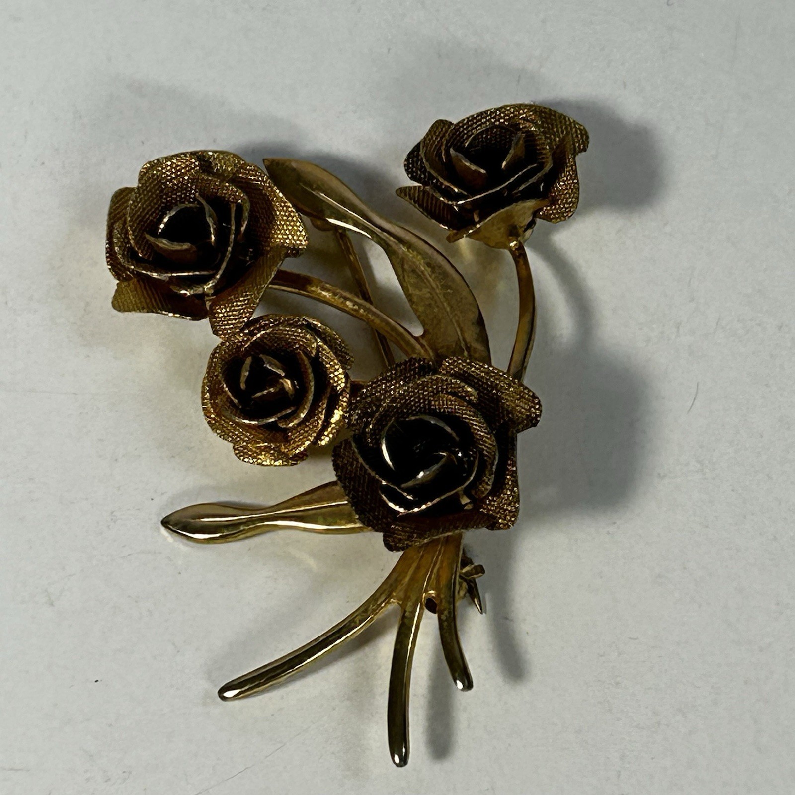 Vintage Gold Tone Rose Bouquet Brooch Pin Textured Floral 4 Roses 2.5”