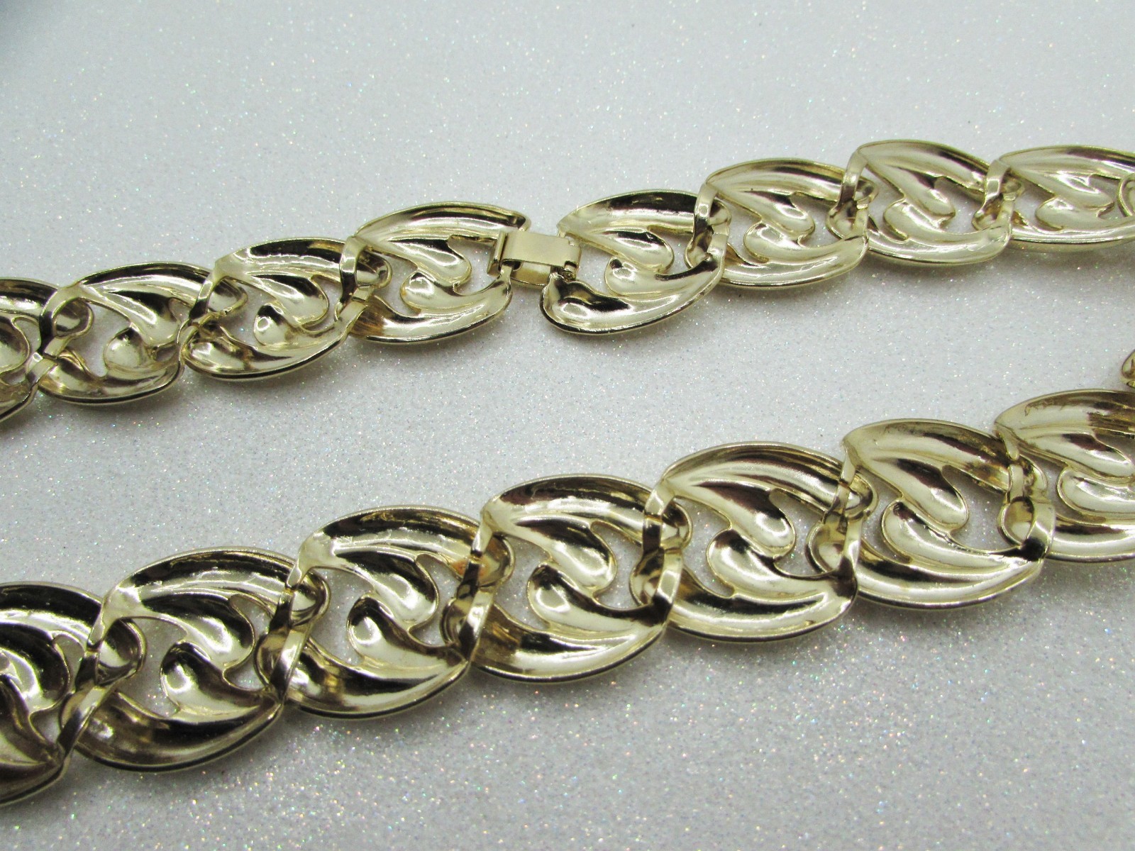 Vintage 1980s Gold Plated Chunky Chain Necklace- 18″ Long- Wide Heart Links