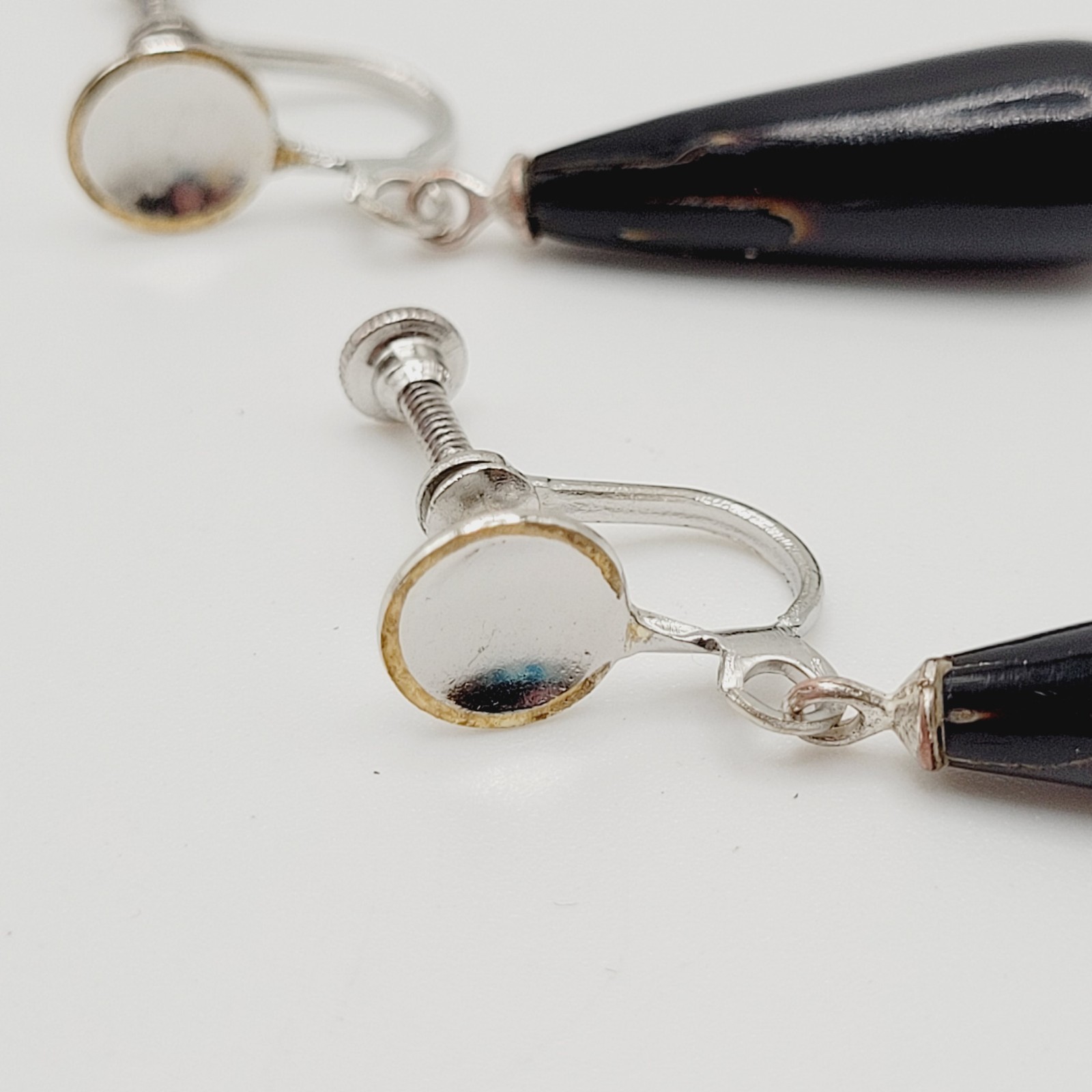 Hawaiian Natural Black Coral Teardrop Torpedo Mixed Tone Vtg Screw Back Earrings
