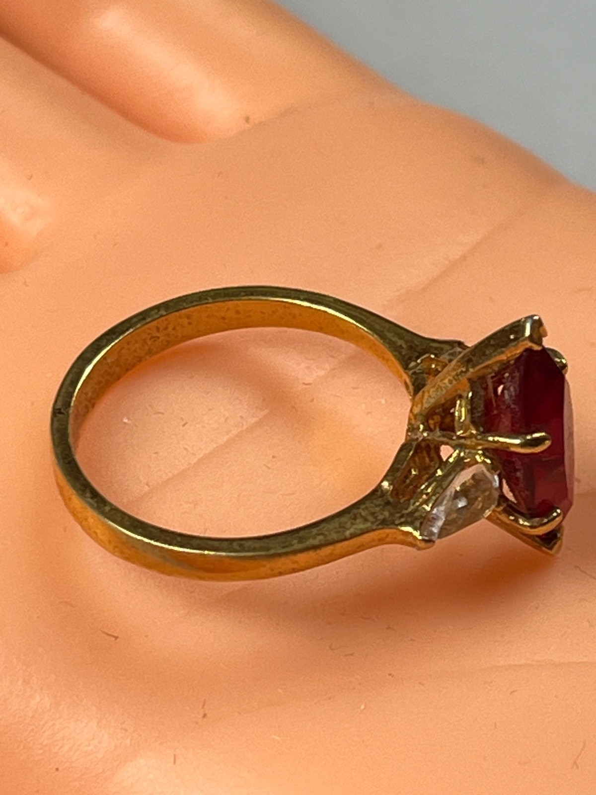 High Set Ruby Red Marquis Rhinestone w Side Accents Goldtone Band Ring Size 8.75
