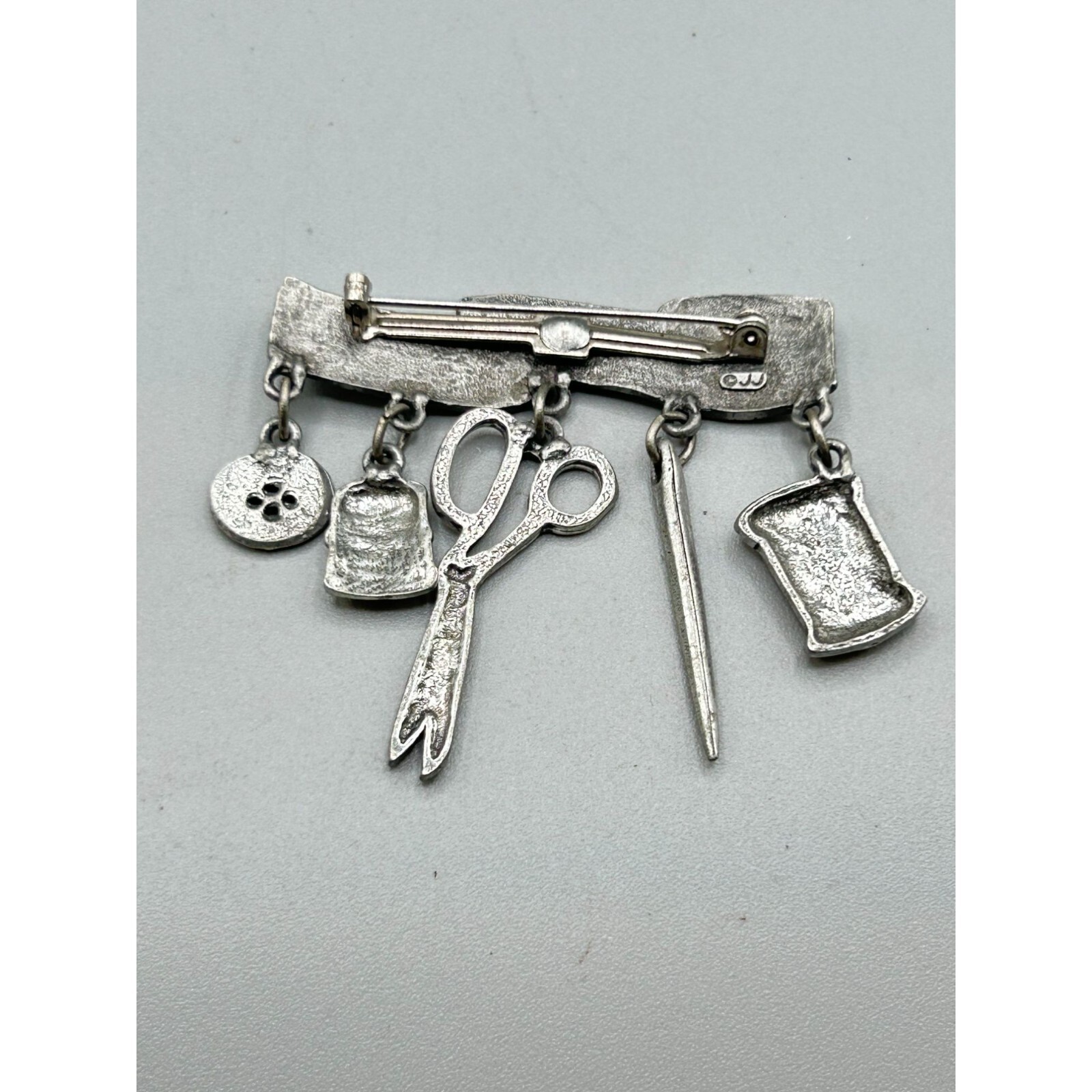 Vintage Signed Jj Seamstress Pin Brooch Measuring Tape Sewing Supplies Charms