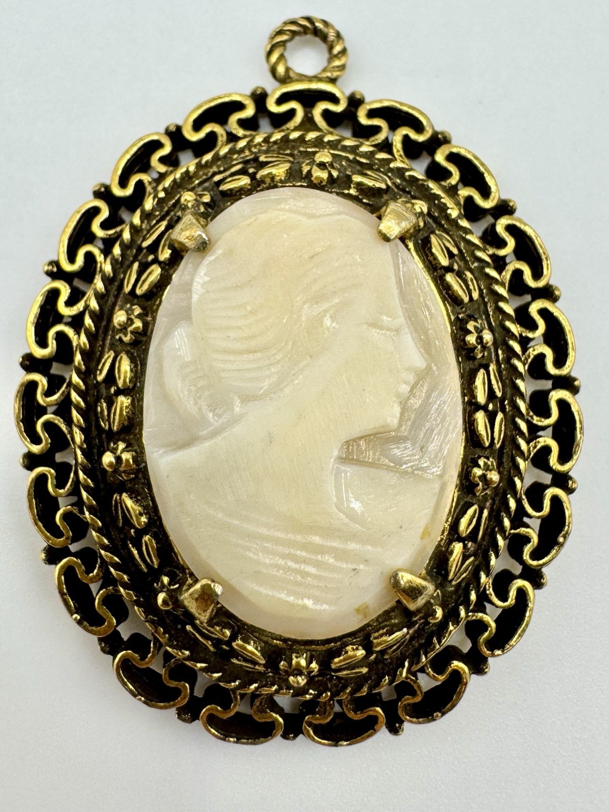 Vtg Signed WEISS Carved Shell Cameo Gold Tone Pendant Victorian Revival 1.75”