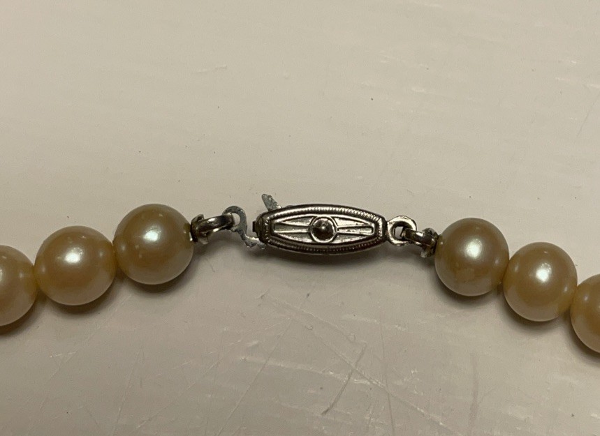 Vtg Classic Pearl Choker 16”Necklace Fish Hook Clasp Champagne Unbranded Japan