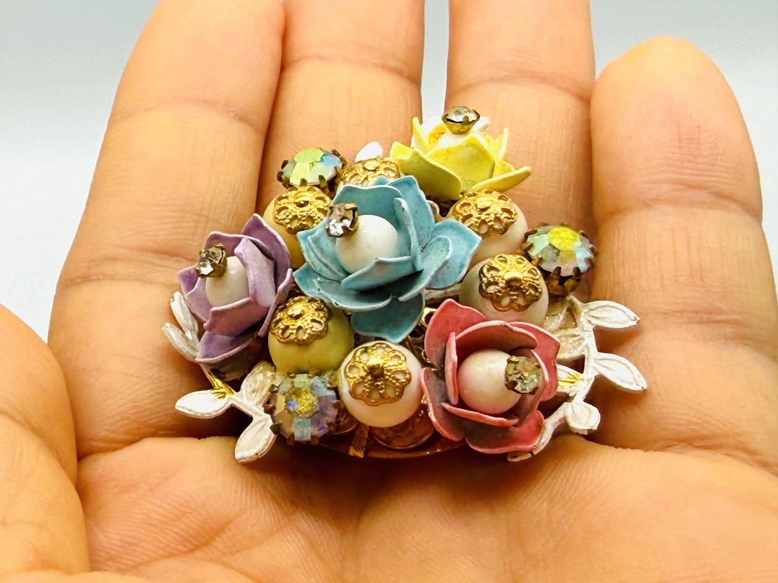 Vtg Unmarked Weiss? Full Floral Bouquet Enamel AB Rhinestone Brooch Pin